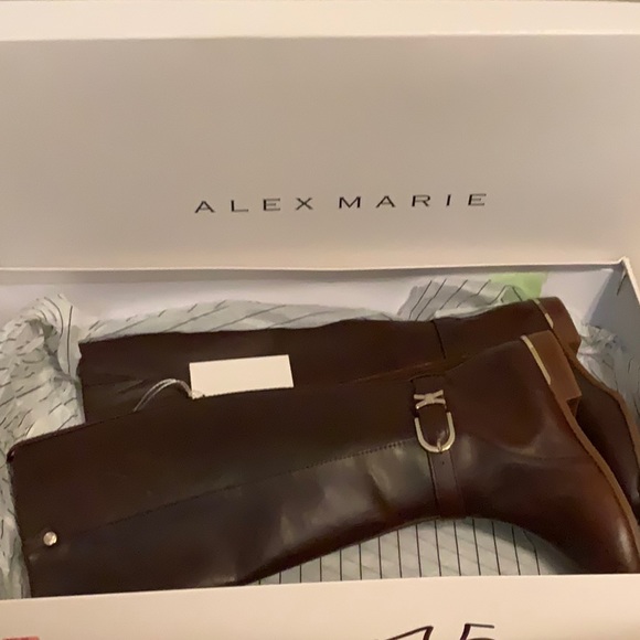 Brown leather boots - Picture 2 of 5